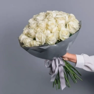 Белые розы &laquo;Серебряное сияние&raquo;