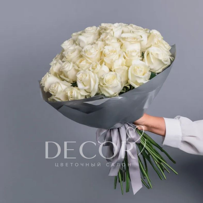 Белые розы &laquo;Серебряное сияние&raquo;